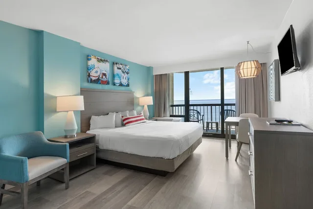 Efficiency, Pinnacle, Deluxe, King Bed, Ocean Front, Accessible، Compass Cove Resort 2/5