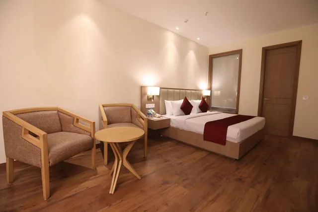 جناح جونيور بسرير كينج مع أريكة، SureStay By Best Western Lucknow 1/1