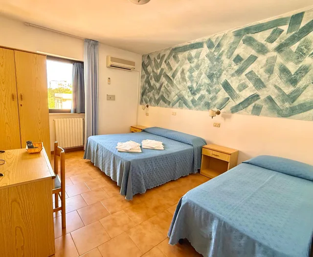 غرفة ثلاثية، Hotel Timiama 4/8