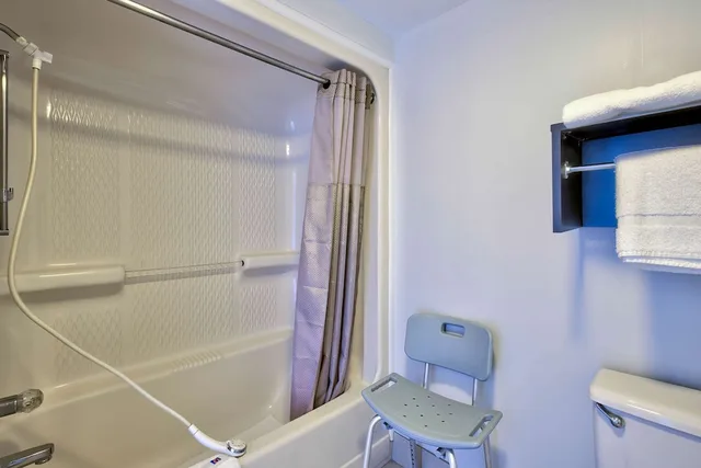 غرفة قياسية بسرير كينج، Motel6 Ashland, VA 6/6