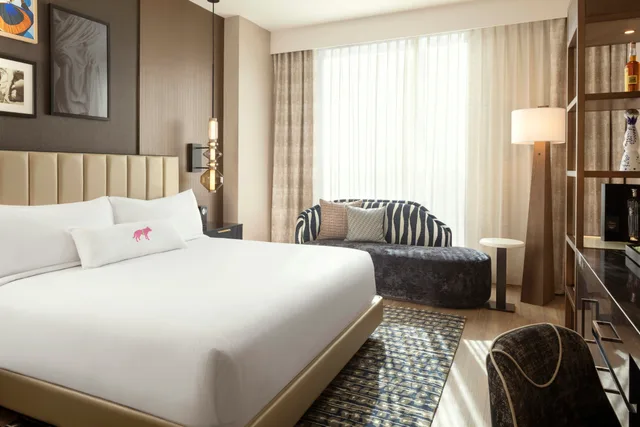 غرفة بسرير كينج لذوي الإعاقة، Caesars Republic Scottsdale, a Hilton Hotel 3/6
