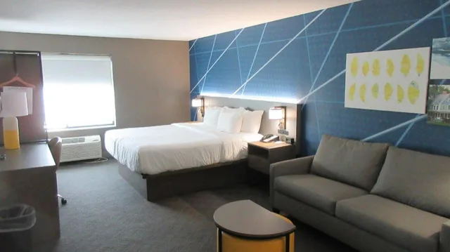 غرفة تنفيذية بسرير كينج، Comfort Inn & Suites Grand Forks near Alerus Center 4/6