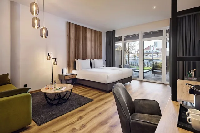 Garden, Junior Suite, King Bed، Lindner Hotel Nurburgring Motorsport, Part of JDV by Hyatt 1/2
