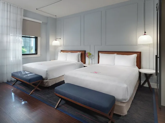 غرفة ديلوكس بسريرين مزدوجين لذوي الإعاقة، Axiom Hotel 3/10