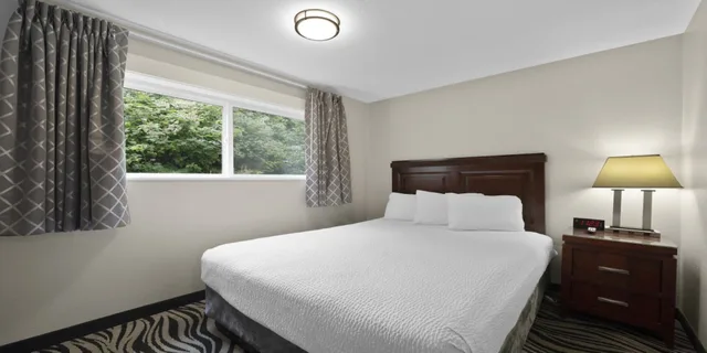 غرفة قياسية بسريرين كوين بغرفتي نوم، Astoria Rivershore Motel 3/4