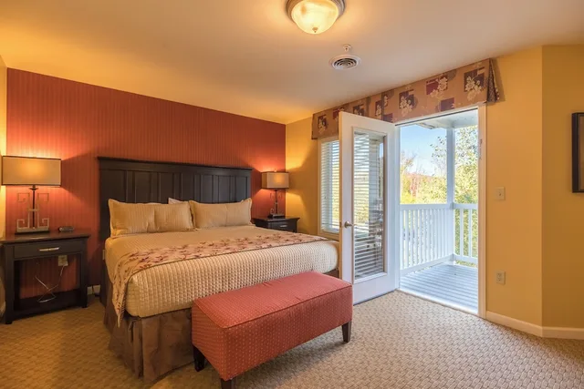 جناح ديلوكس بسرير كينج وسرير كوين بغرفتي نوم مع أريكة، Vacation Village At Berkshires 2/10