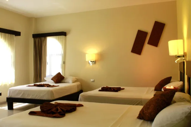 غرفة ثلاثية، Hotel Nautilus 3/4