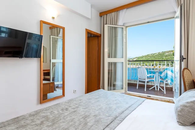 غرفة قياسية ثلاثية بسرير مزدوج وسرير فردي بإطلالة على البحر، Splendid Hotel Dubrovnik 4/8