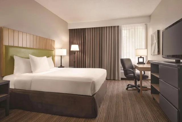 غرفة بسرير كوين لذوي الإعاقة، Country Inn & Suites By Radisson, Eagan, MN 2/4