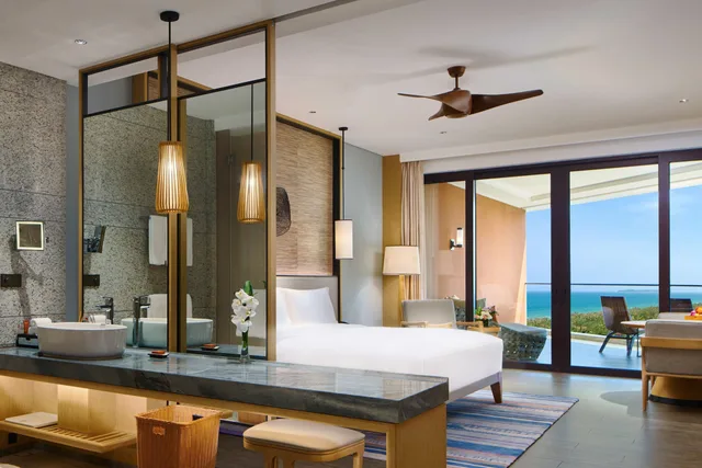 غرفة قياسية بسرير كينج بإطلالة على البحر، Crowne Plaza Sanya Haitang Bay Resort 5/10