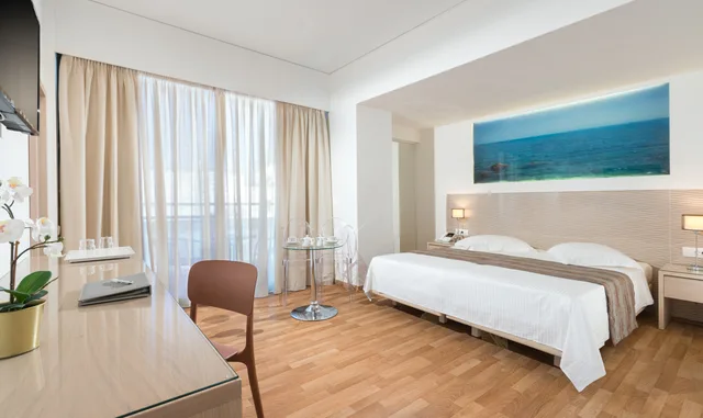 Deluxe, Studio, Alexandra Hotel 2/3