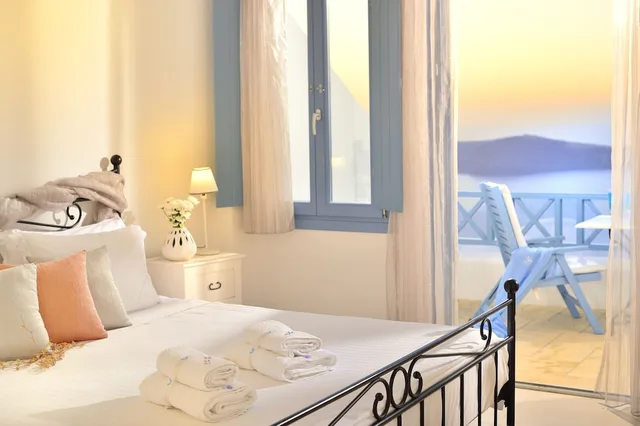 غرفة كلاسيكية بسرير كينج، Absolute Bliss Imerovigli Suites 2/3