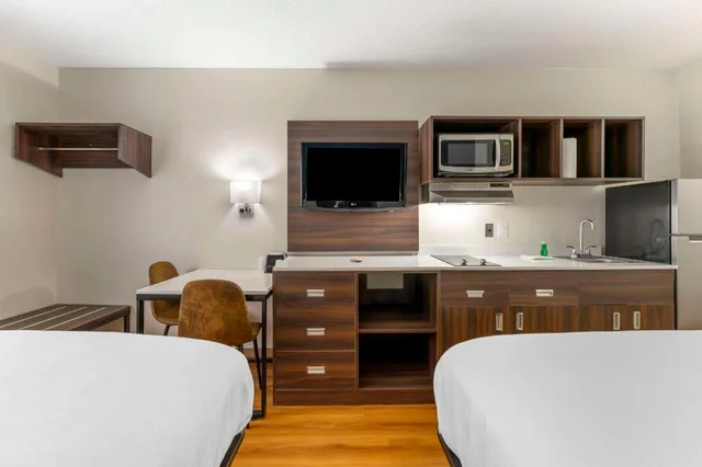 Efficiency, 2 Double Beds، Suburban Studios LaVale-Cumberland 6/10