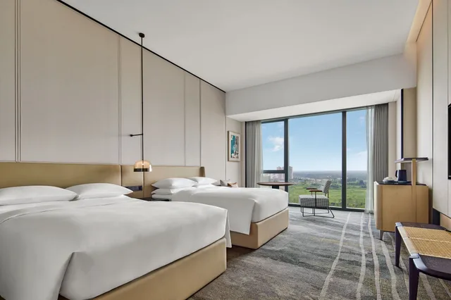 غرفة ديلوكس بسريرين منفصلين بإطلالة على المدينة، Sheraton Chengdu Pidu 3/9