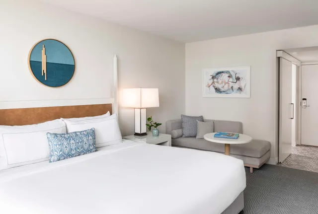 غرفة قياسية بسرير مزدوج، The Singer Oceanfront Resort, Curio Collection by Hilton 1/5