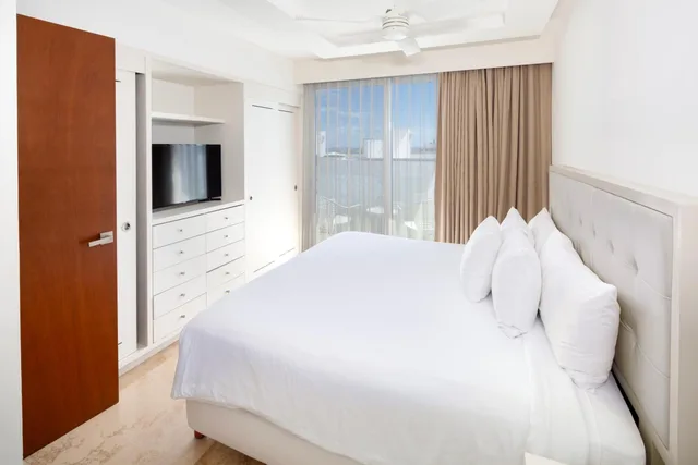 غرفة عائلية بسرير كينج وسريرين مزدوجين بغرفتي نوم بجاكوزي، Antera Hotel and Residences 1/9
