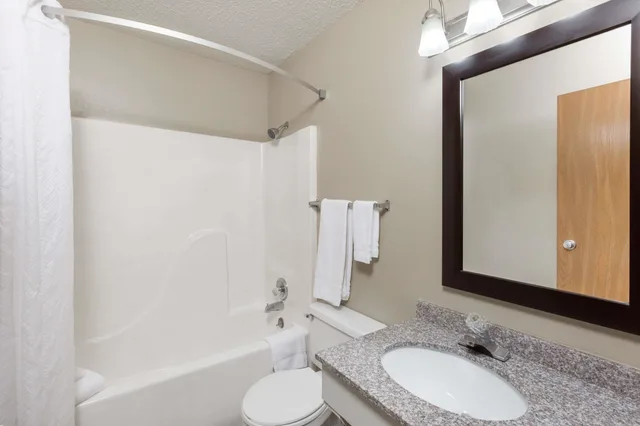 غرفة قياسية بسرير كوين، Super 8 By Wyndham Manhattan Ks 4/4