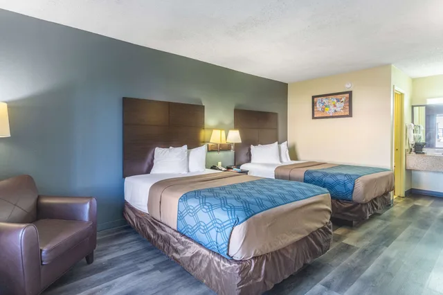غرفة بسريرين مزدوجين للمدخنين لذوي الإعاقة، Econo Lodge & Suites Clarksville near Governors Square Mall 3/5