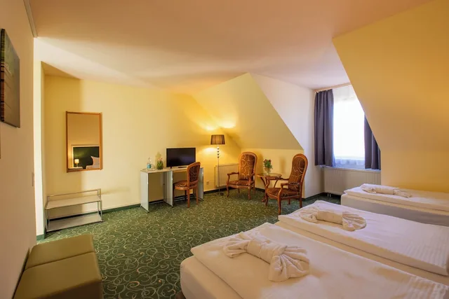 غرفة ثلاثية بسرير كوين وسرير فردي، Erzgebirgshotel Freiberger Hohe 1/9
