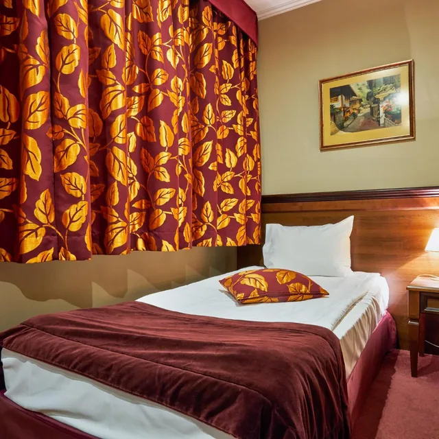 غرفة مفردة، Yantra Grand Hotel 1/7