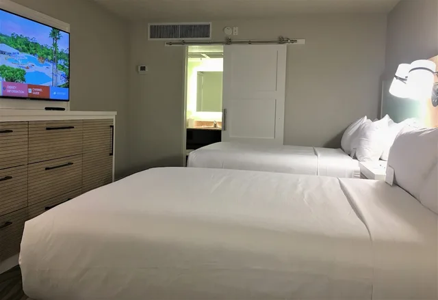 Room, 2 Double Beds, Exterior Entrance، Wyndham Garden Lake Buena Vista Disney Springs Resort 4/10