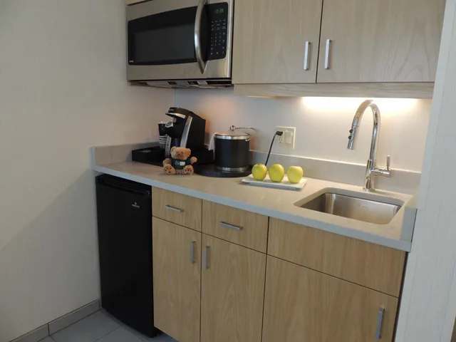 Room, Double Bed, The Inn at Longwood Medical 3/4