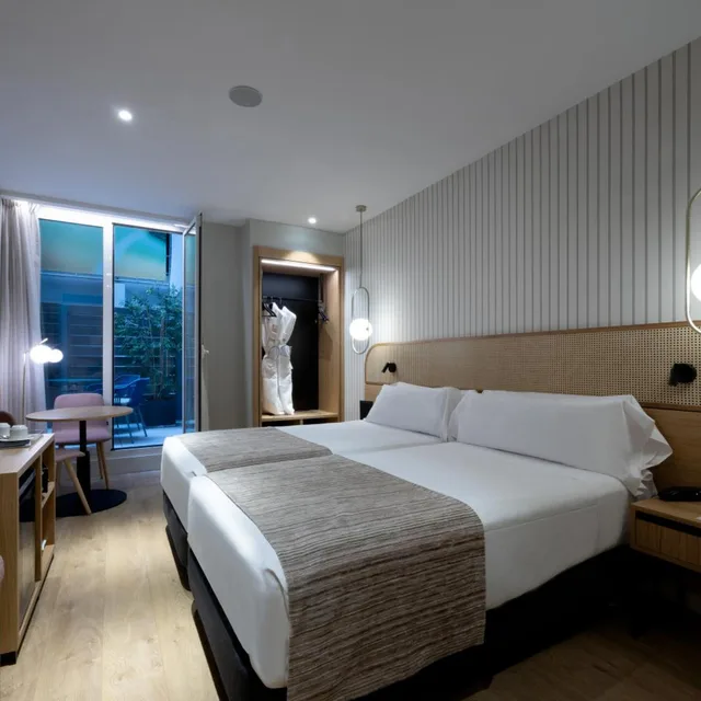Room, Double or Twin Bed, Balcony or Terrace، Catalonia Diagonal Centro 1/4