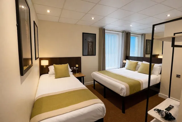 غرفة عائلية ثلاثية بسرير مزدوج وسرير فردي، The Kings Cross Hotel 2/8