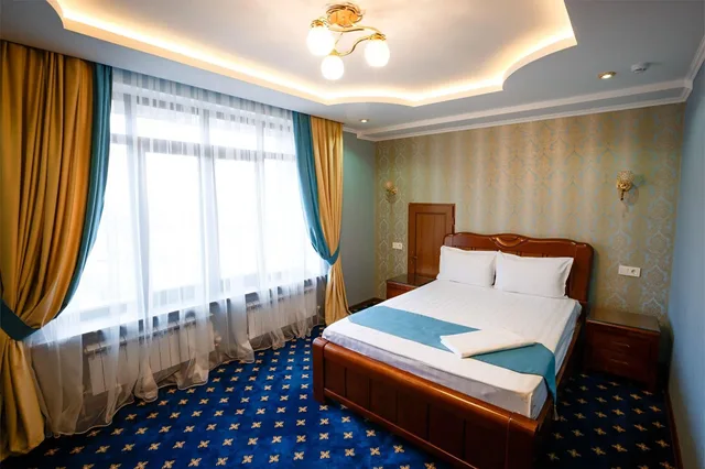 غرفة بسرير كوين، Salut Hotel Almaty 1/3