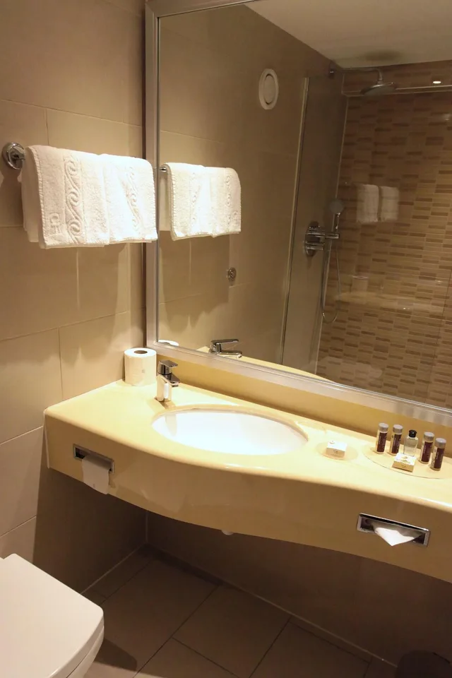 غرفة بسرير كوين، RENAISSANCE LONDON HEATHROW HOTEL 5/5