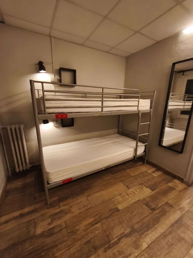 Female Dorm, Female Only, Classic, Shared Bathroom, Buba House 3/5