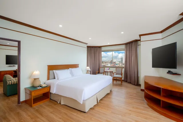 Executive, Suite, King Bed, Star Convention Hotel 1/4
