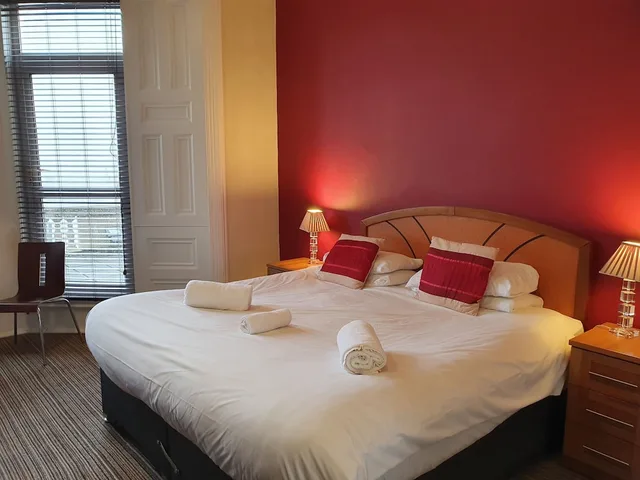 Room, King Bed, Sea View, The York Hotel 1/4