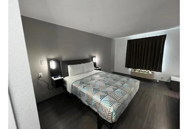 غرفة بسرير كوين لغير المدخنين بمطبخ، Studio6 Altoona, IA - Des Moines East 1/10
