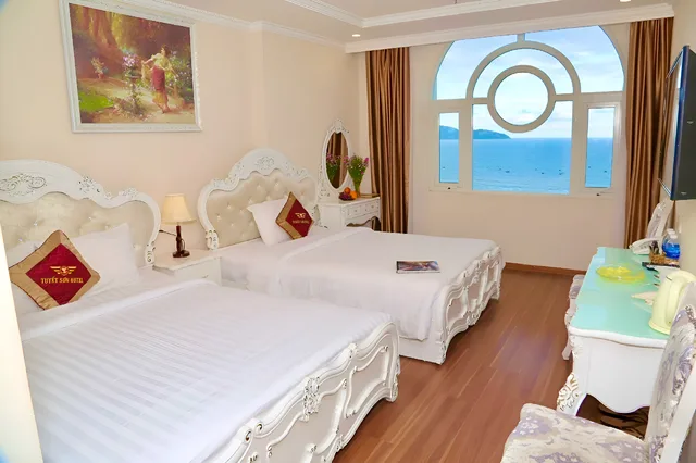 غرفة ديلوكس بسريرين منفصلين بإطلالة على البحر، Tuyet Son Hotel 2/3