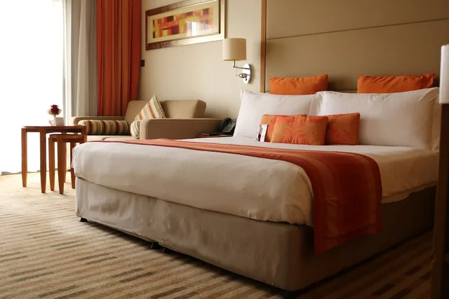 غرفة بسرير كينج بشرفة لذوي الإعاقة، Crowne Plaza Sohar 2/10