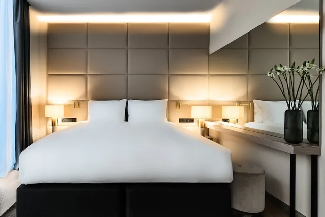 جناح بسرير فردي بإطلالة على المدينة بغرفتي نوم مع دخول صالة النادي في الطابق العلوي، Crowne Plaza Warsaw - The HUB 1/7