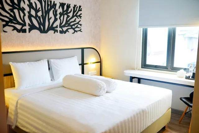 غرفة سوبيريور بسرير مزدوج، Front One Gosyen Hotel Salatiga 1/4