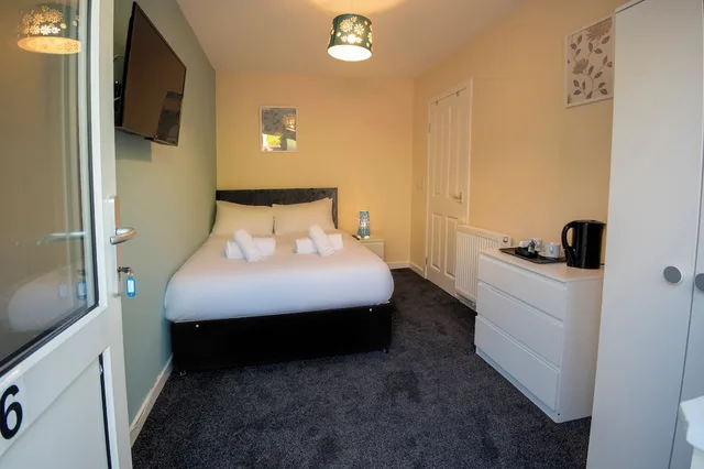 Basic, Double Bed, Irvine Riverside Guesthouse by Payman Club 10/10