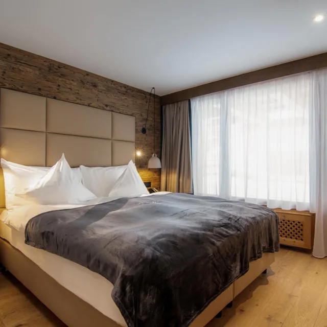 غرفة ديلوكس بسرير مزدوج، Walliserhof Grand Hotel and Spa 1/9
