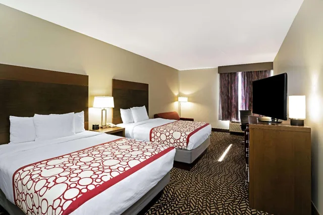 Executive, 2 Queen Beds, La Quinta Inn And Suites By Wyndham Tuscaloosa University 5/10