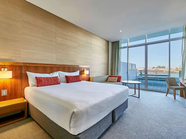 Superior, King Bed, Water View، The Sebel Mandurah 6/10