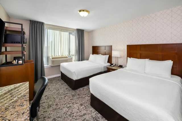 غرفة بسريرين مزدوجين، Quality Inn & Suites Downtown Vancouver 5/7