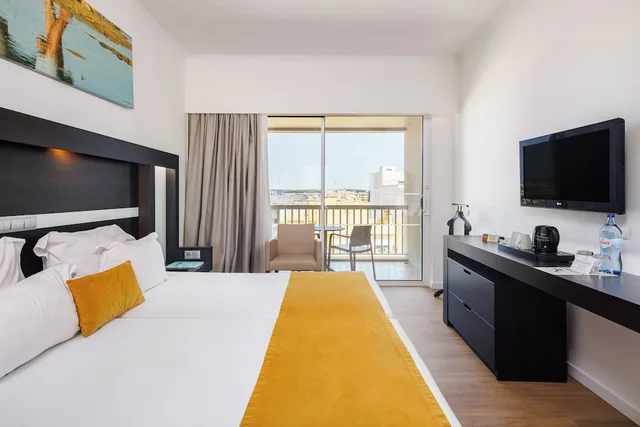 غرفة سوبيريور بسرير مزدوج أو سريرين منفصلين بشرفة بإطلالة جزئية على البحر، Jupiter Algarve Hotel 1/6