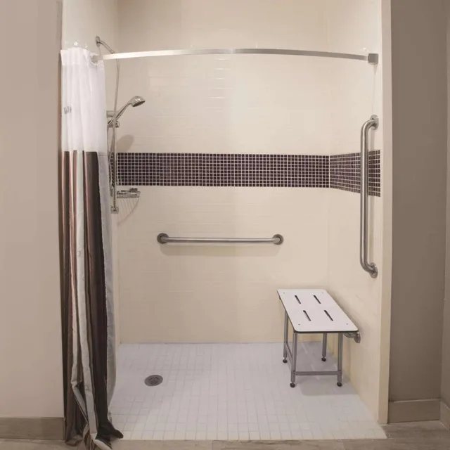 غرفة بسريرين كوين بحوض استحمام لذوي الإعاقة، La Quinta Inn And Suites By Wyndham Kingsville 6/6