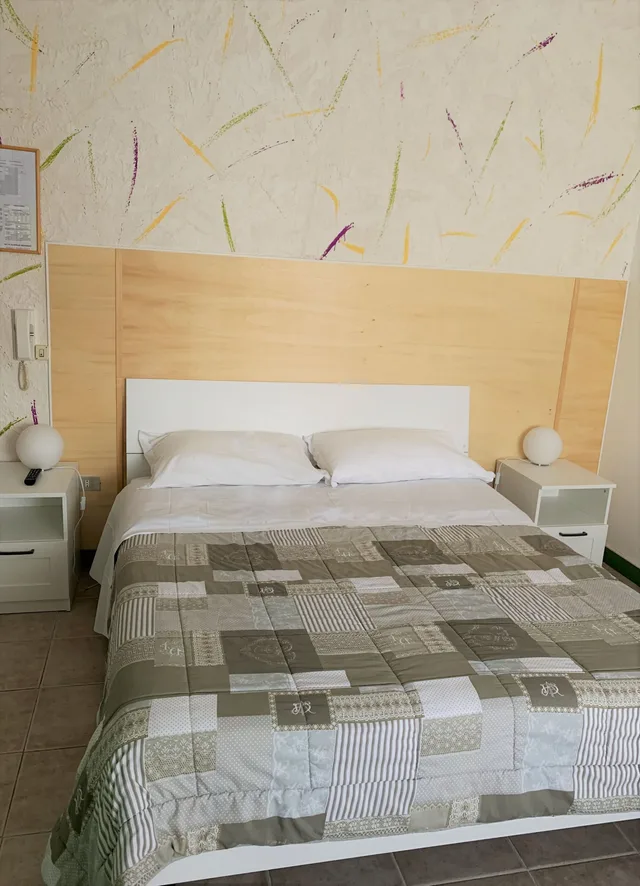 غرفة بسرير كوين بحمام خاص، Albergo Moderno 5/6