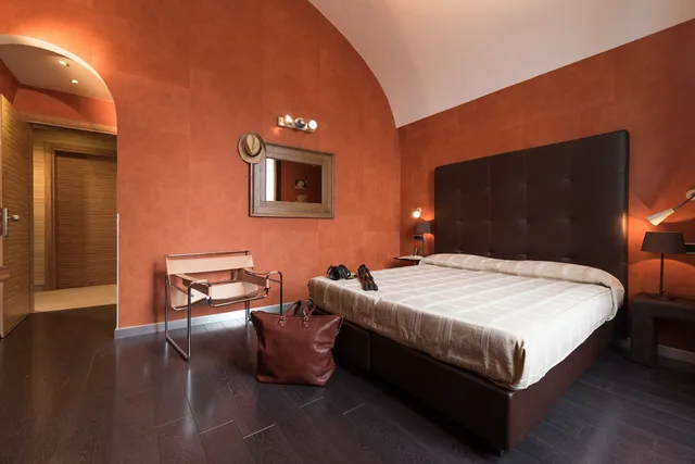 غرفة كلاسيكية بسريرين منفصلين بإطلالة جزئية على البحر، Palazzo Ferraioli 5/8
