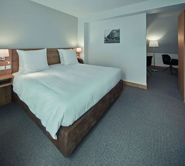 جناح جونيور بسرير كوين، City Hotel Luxembourg 1/3