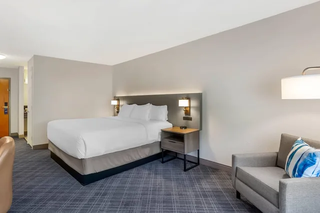 غرفة قياسية بسرير كينج، Comfort Inn Huntington Near University Area 3/5