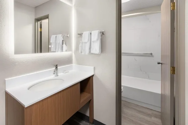 جناح استوديو بزنس بسرير كينج، Days Inn By Wyndham Pierre 5/7